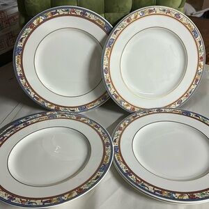 NWOT Villeroy & Boch Dinner Plates